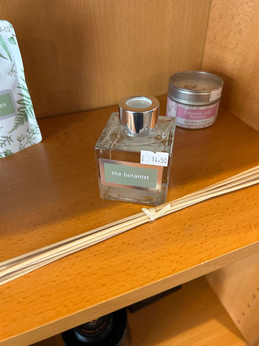Reed diffuser - the botanist