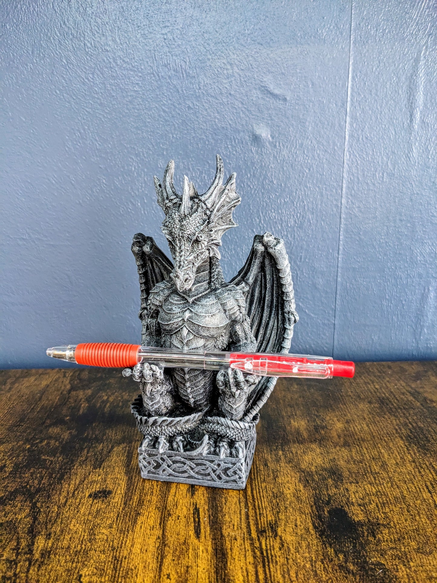 Dragon Oath Pen Holder