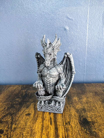 Dragon Oath Pen Holder